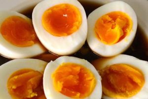 Hướng dẫn chi tiết cách cho gà chọi ăn lòng đỏ trứng hiệu quả